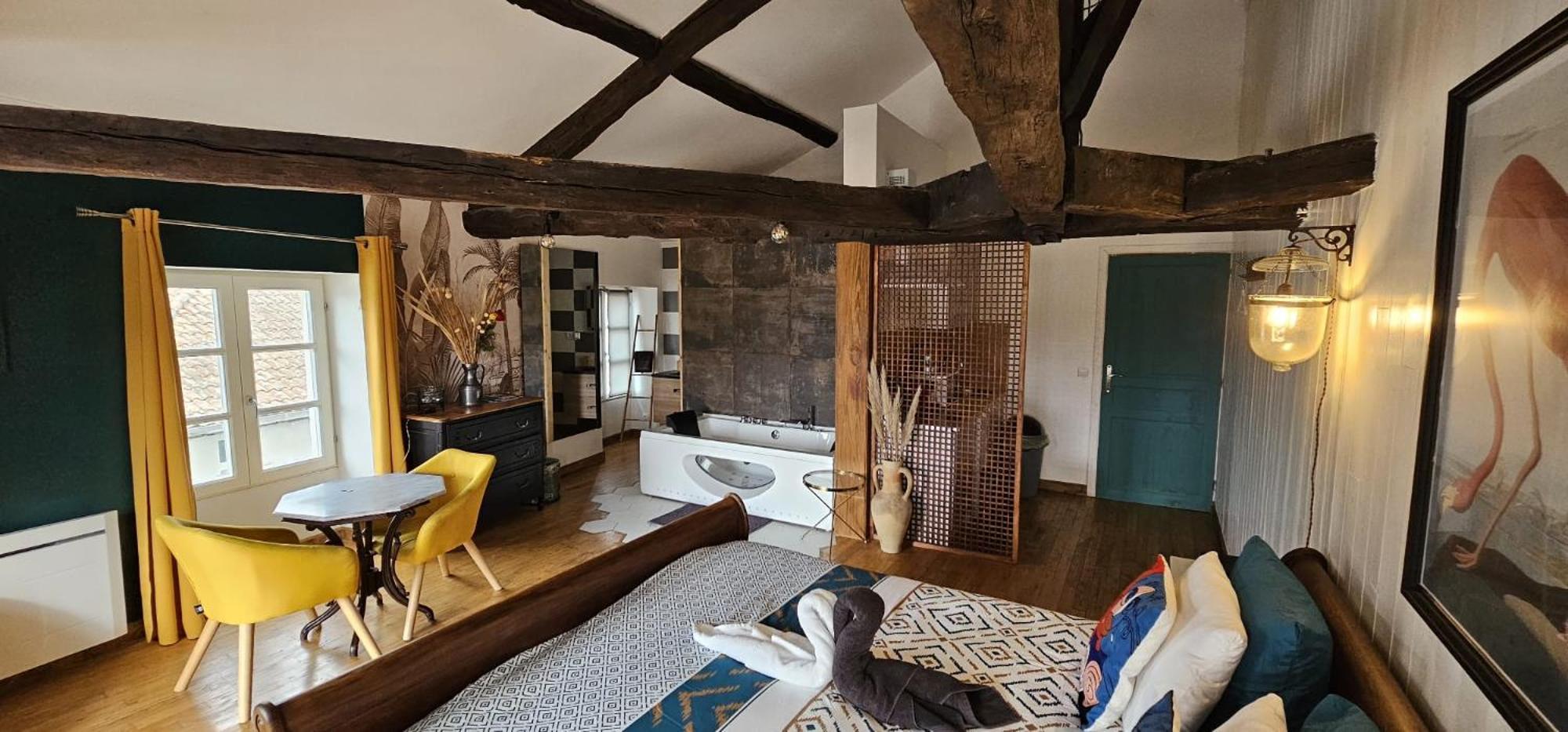 Suite Penthouse Romantique, Confolens, Charente Exterior photo